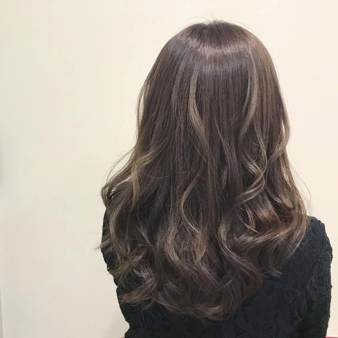ロング カラー ヘアアレンジ グレージュ 白浜 サキのヘアスタイル