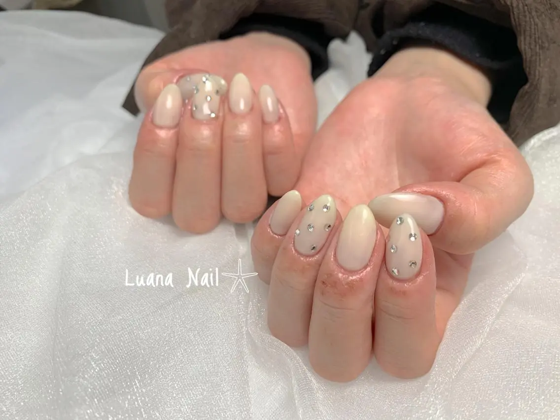 ネイル ストーンネイル ハンドネイル BeauJu by Luana Nailのネイルデザイン