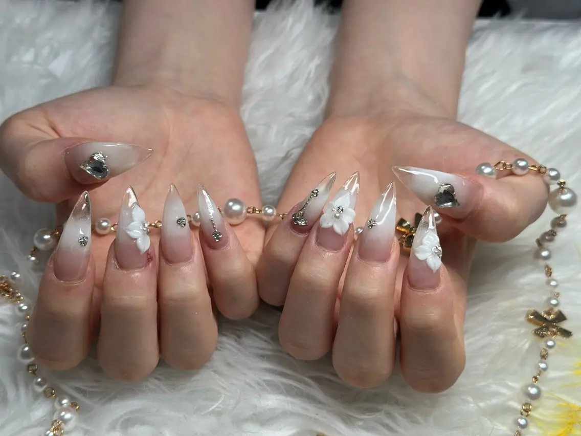 ネイル チークネイル フレンチネイル キラキラネイル 韓国ネイル マグネットネイル ハンドネイル yuuna hbabynailのネイルデザイン