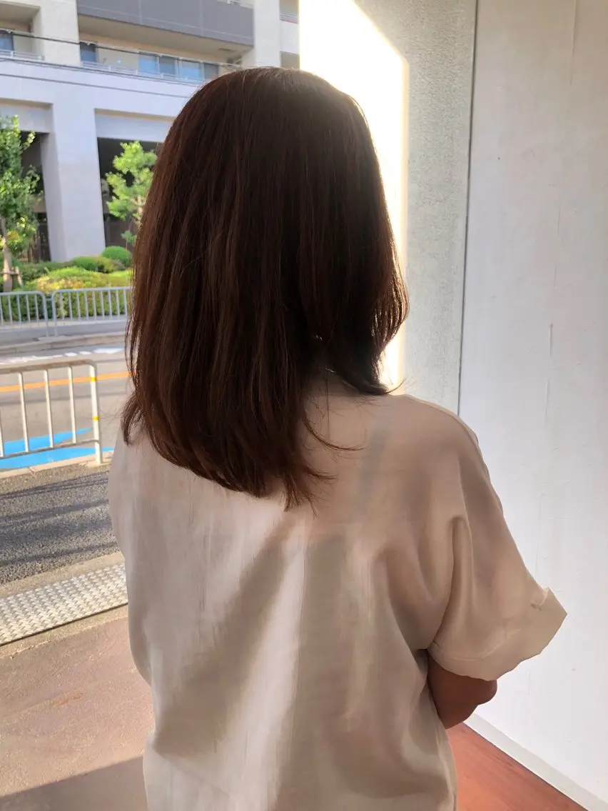 セミロング カラー ピンクカラー バイオレットカラー レイヤーカット 松葉 幸代のヘアスタイル