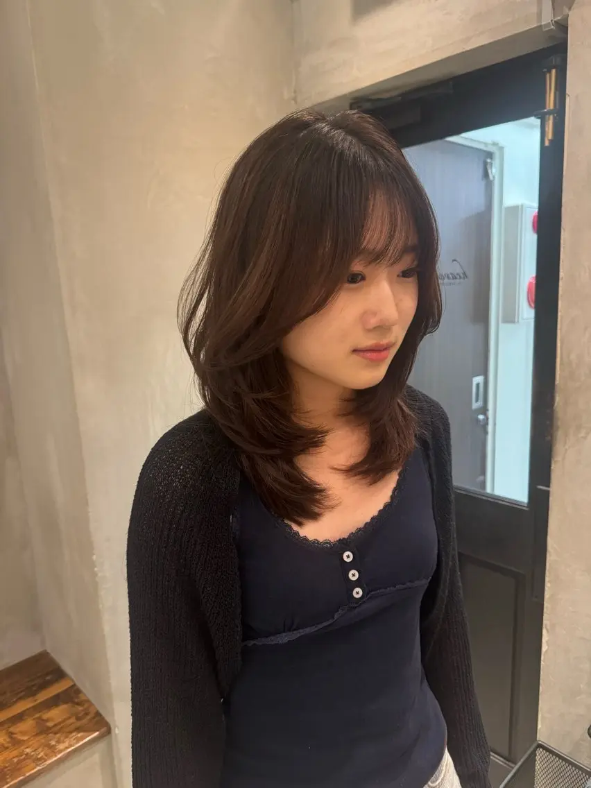セミロング 新宿/顔周りカット +レイヤー＝しずく♩のヘアスタイル