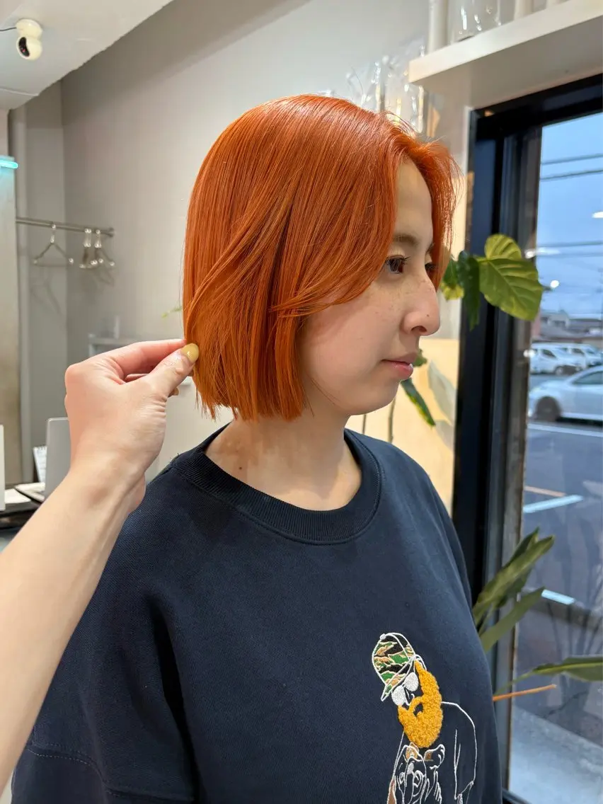 ミディアム カラー 切りっぱなしボブ ブリーチ オレンジ ボブ カット ヘアカラー Ayuna /透明感カラーのヘアスタイル