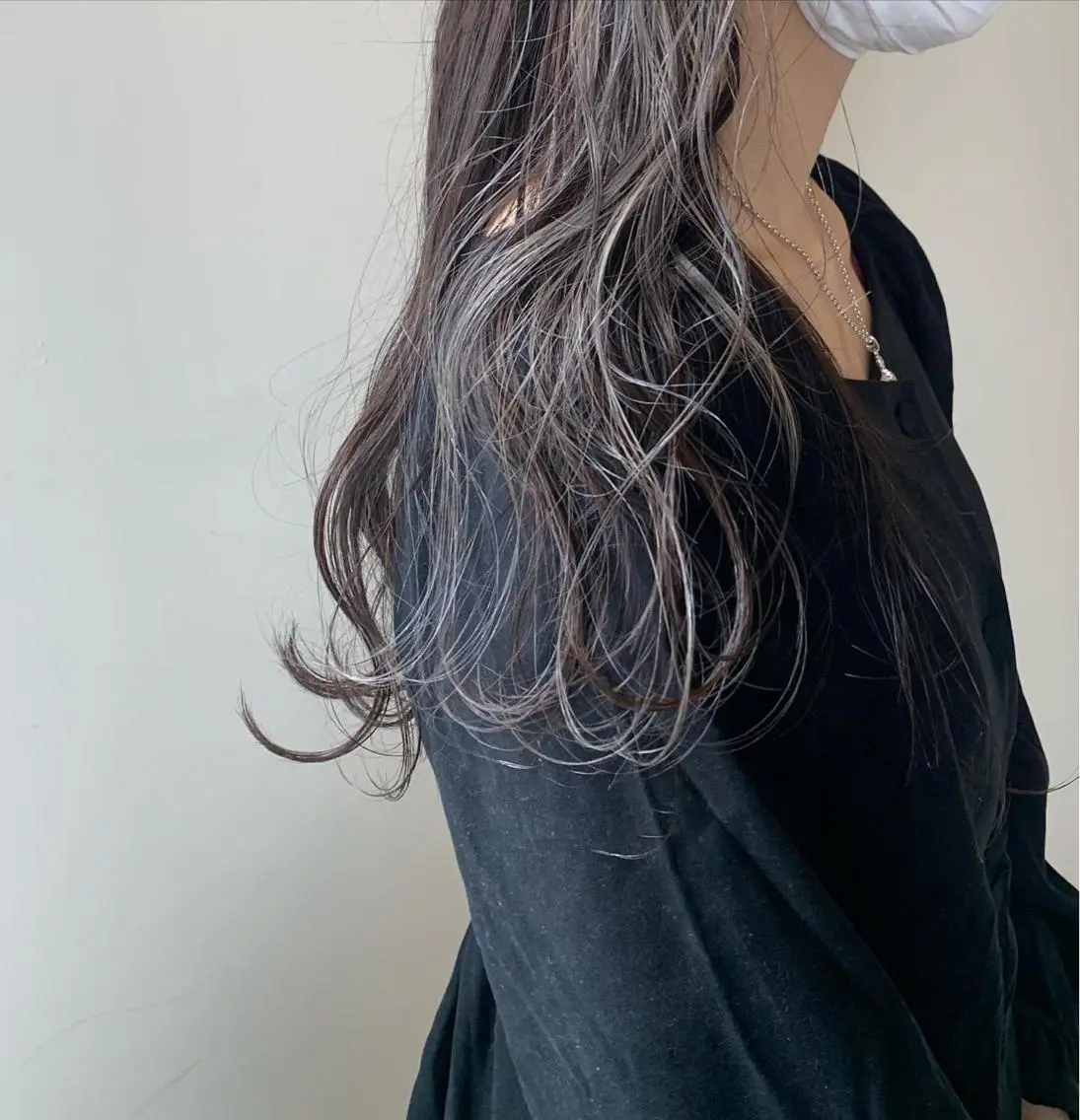ロング カラー ヘアカラー 本間 結衣のヘアスタイル