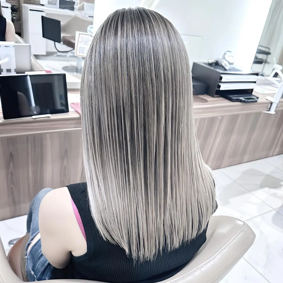セミロング カラー バレイヤージュ 髪質改善 レイヤーカット カット ヘアカラー トリートメント 山崎俊輔/髪質改善 /バレイヤージュのヘアスタイル