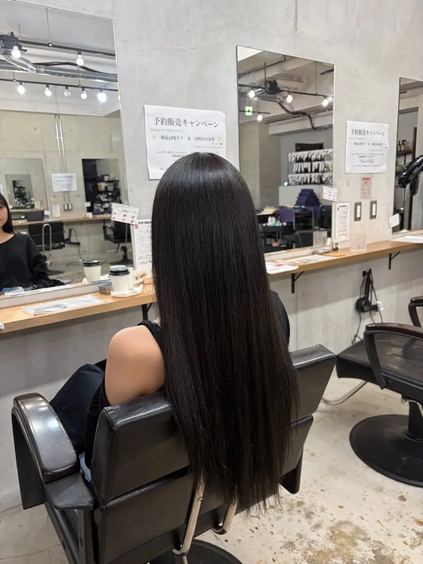 ロング ヘアカラー 山本 愛菜のヘアスタイル