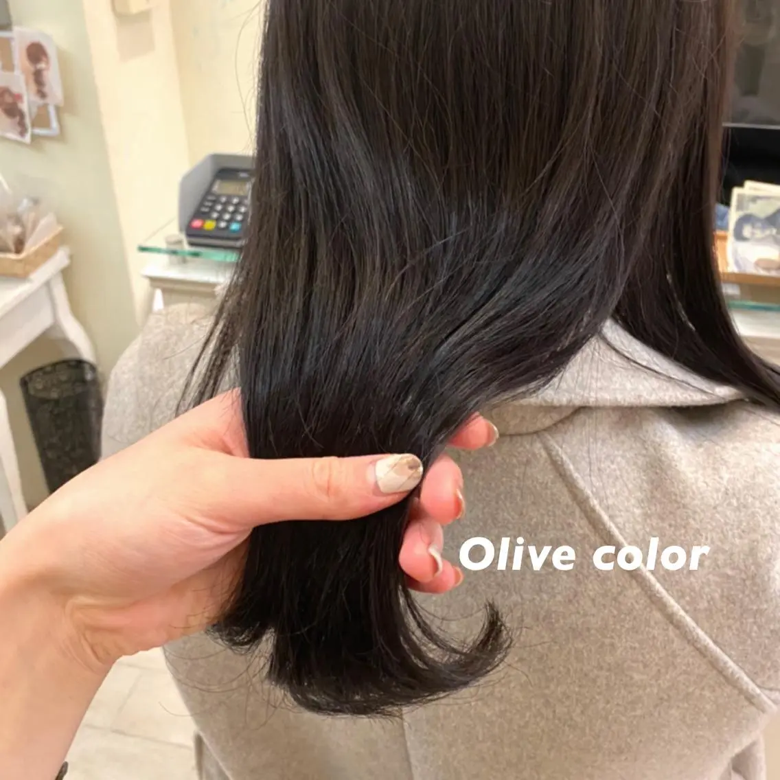 セミロング カラー 透明感カラー オリーブカラー 大久保 愛のヘアスタイル