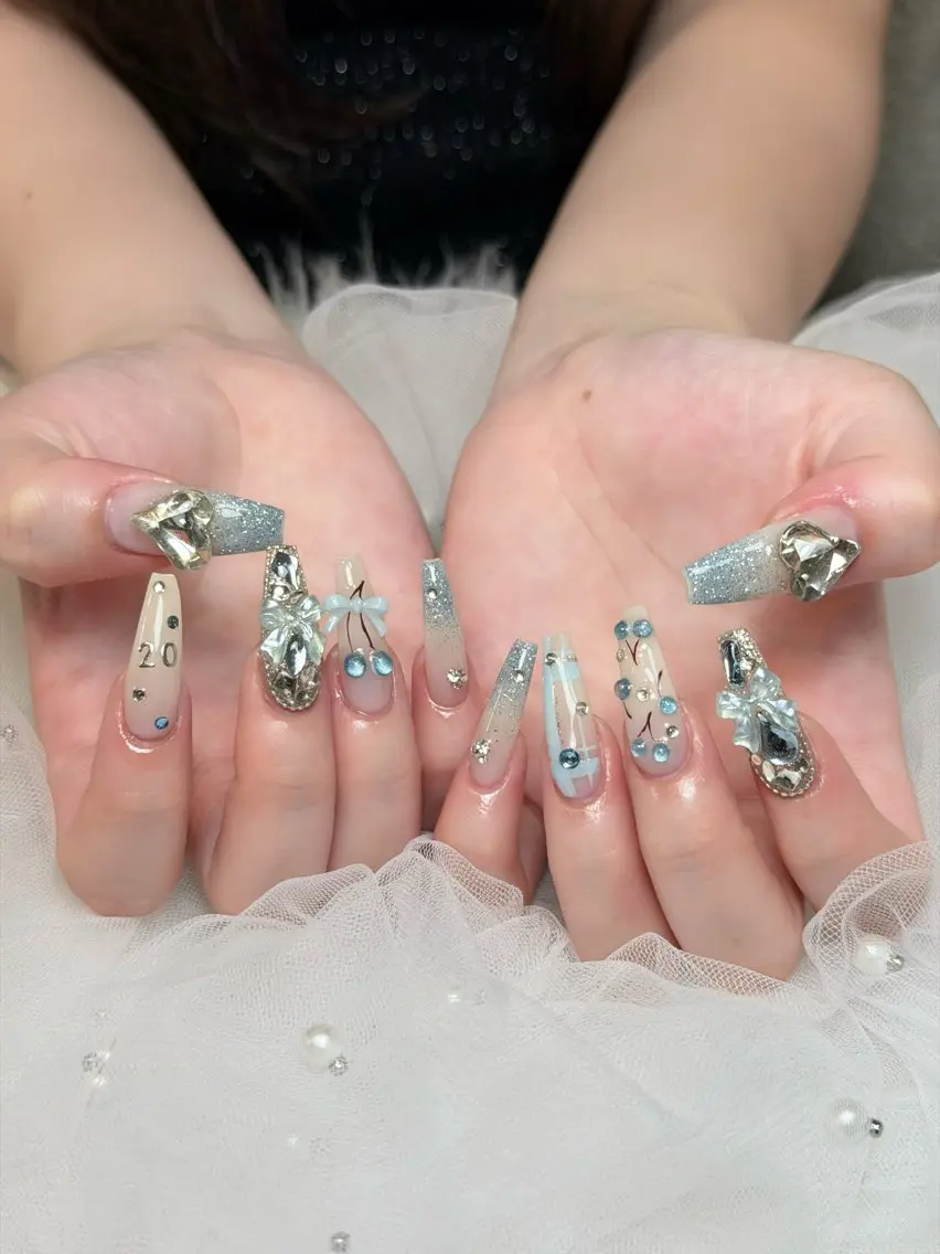 ネイル チークネイル ドット フレンチネイル グラデーション ハート ハンドネイル Julli NailStudioのネイルデザイン