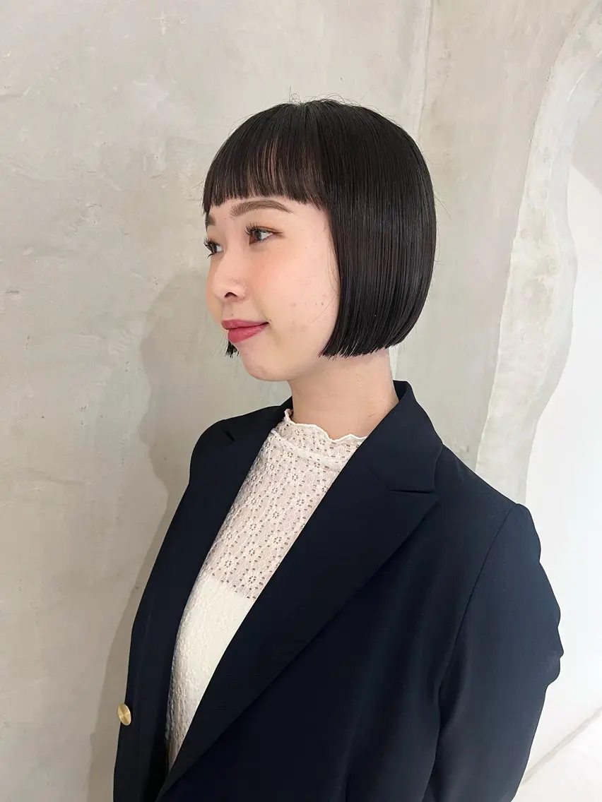 ミディアム ボブ カット トリートメント 切りっぱなしボブ/ 艶カラー/綾莉のヘアスタイル