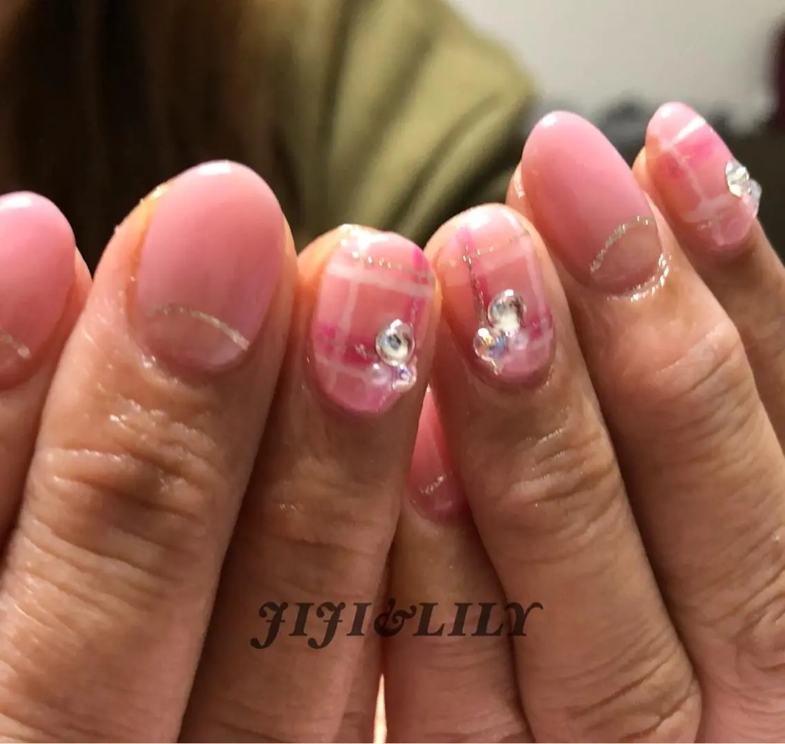 ネイル フレンチネイル 逆フレンチ 豊田 圭子のネイルデザイン