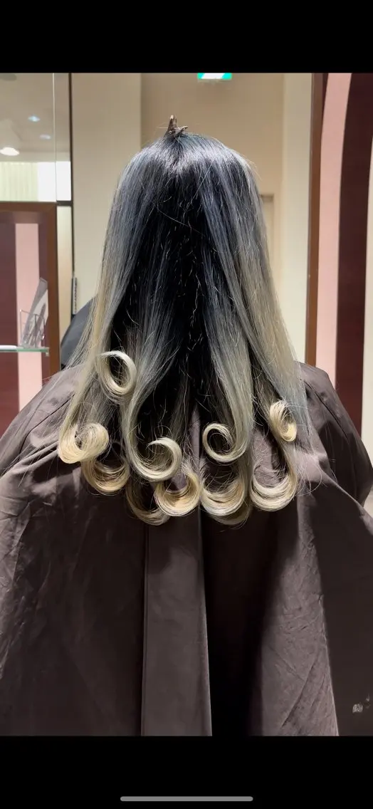 ロング カラー バレイヤージュ レイヤーカット 🌟心斎橋レイヤー 艶ハイトーン/ウルフのヘアスタイル