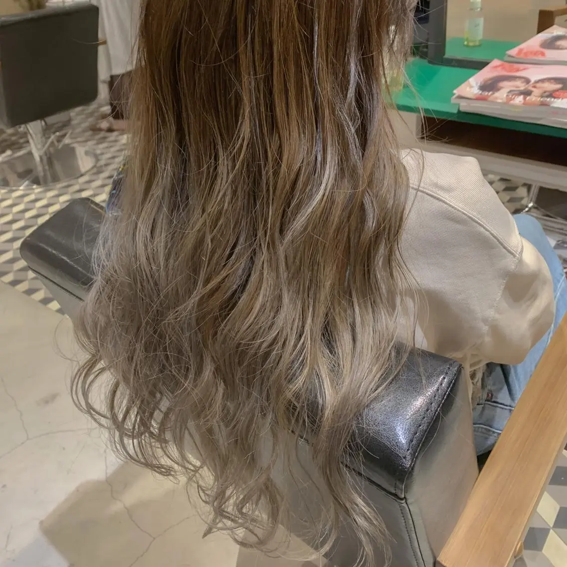 ロング カラー バレイヤージュ グレージュ レイヤーカット "小顔カット" Fuko.のヘアスタイル