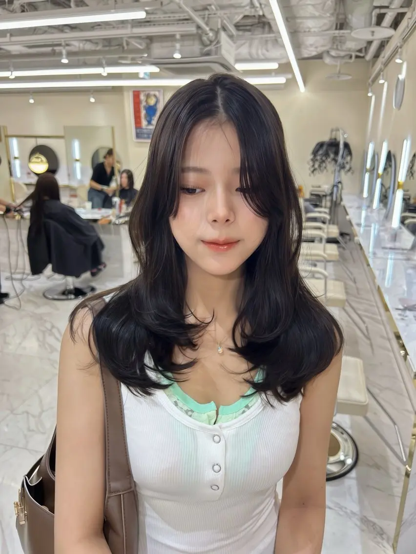 セミロング カット hiyori🎀 トレンドレイヤーのヘアスタイル