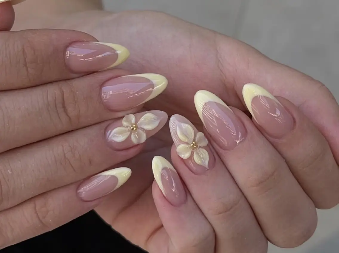 ネイル チークネイル フレンチネイル ジェルネイル ガーリー キラキラネイル ハンドネイル UM Nail Salonのネイルデザイン