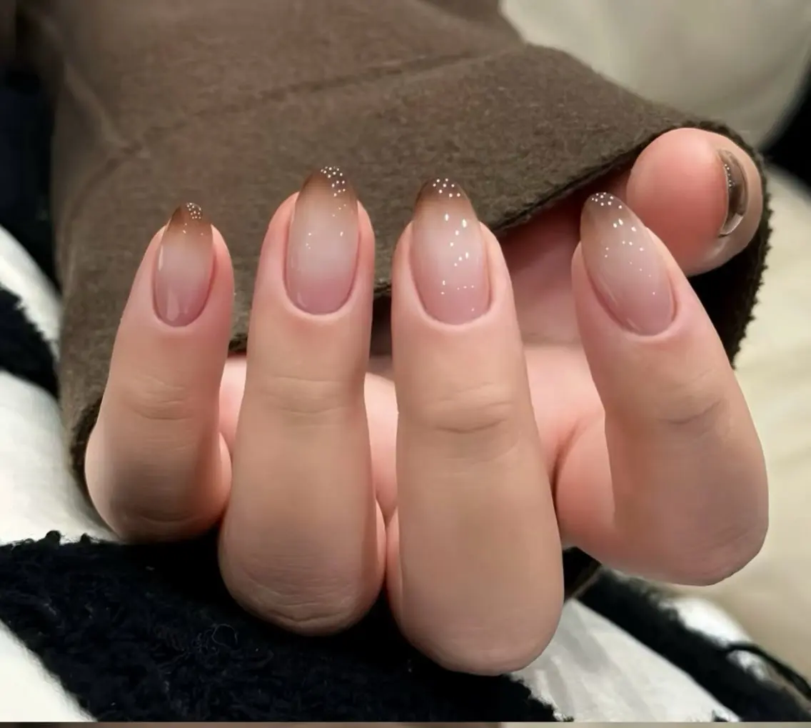 ネイル チークネイル 長さ出し フラワーネイル フレンチネイル ガーリー sun nail池袋 モデル募集のネイルデザイン