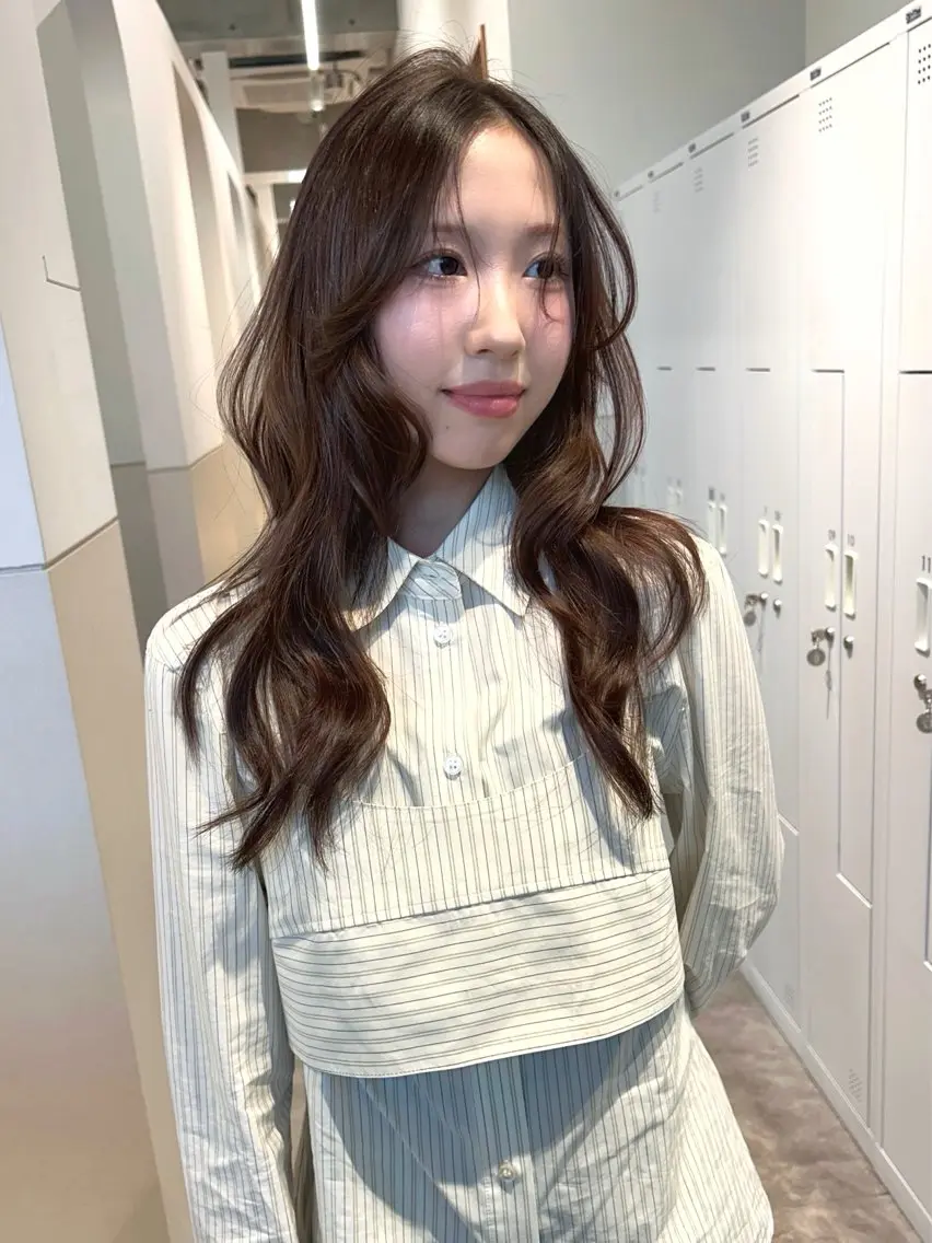 ロング カラー グレージュ レイヤーカット ロング カット ヘアカラー トリートメント レイヤーカット🎀 yuiのヘアスタイル