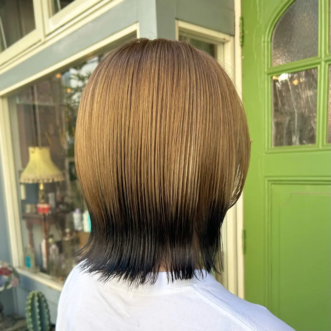 ショート カラー ブリーチ ブラウンカラー ダークブラウン デザインカラー ブリーチなしカラー カット ヘアカラー トリートメント ヘッドスパ BRITS 渡辺 菜々子のヘアスタイル