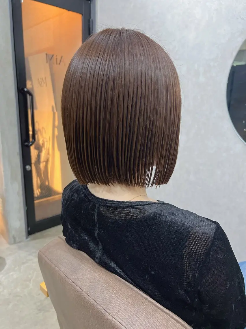 ショート カラー ベージュカラー ブリーチ ケアブリーチ グレージュ ハイトーンカラー YUI ハイトーンカラーのヘアスタイル