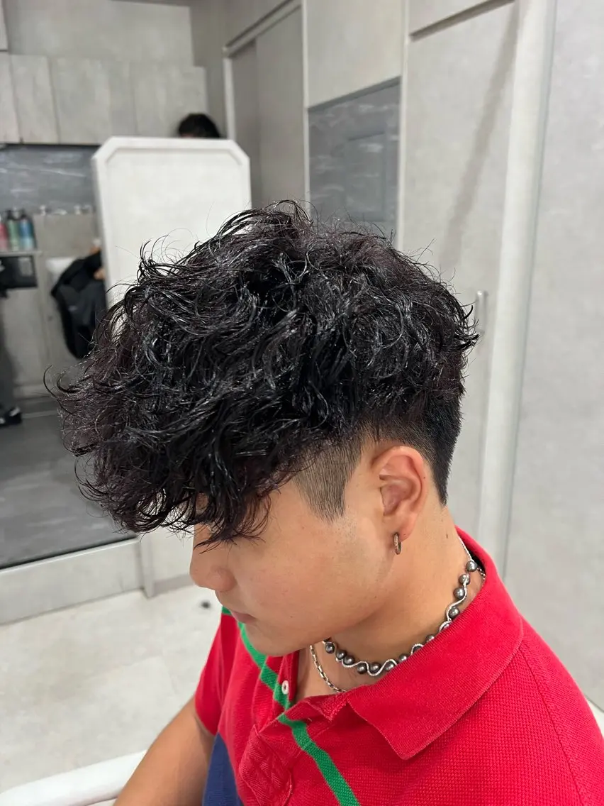 メンズ スペインカール カット パーマ SENA 再現性 パーマと縮毛矯正のヘアスタイル