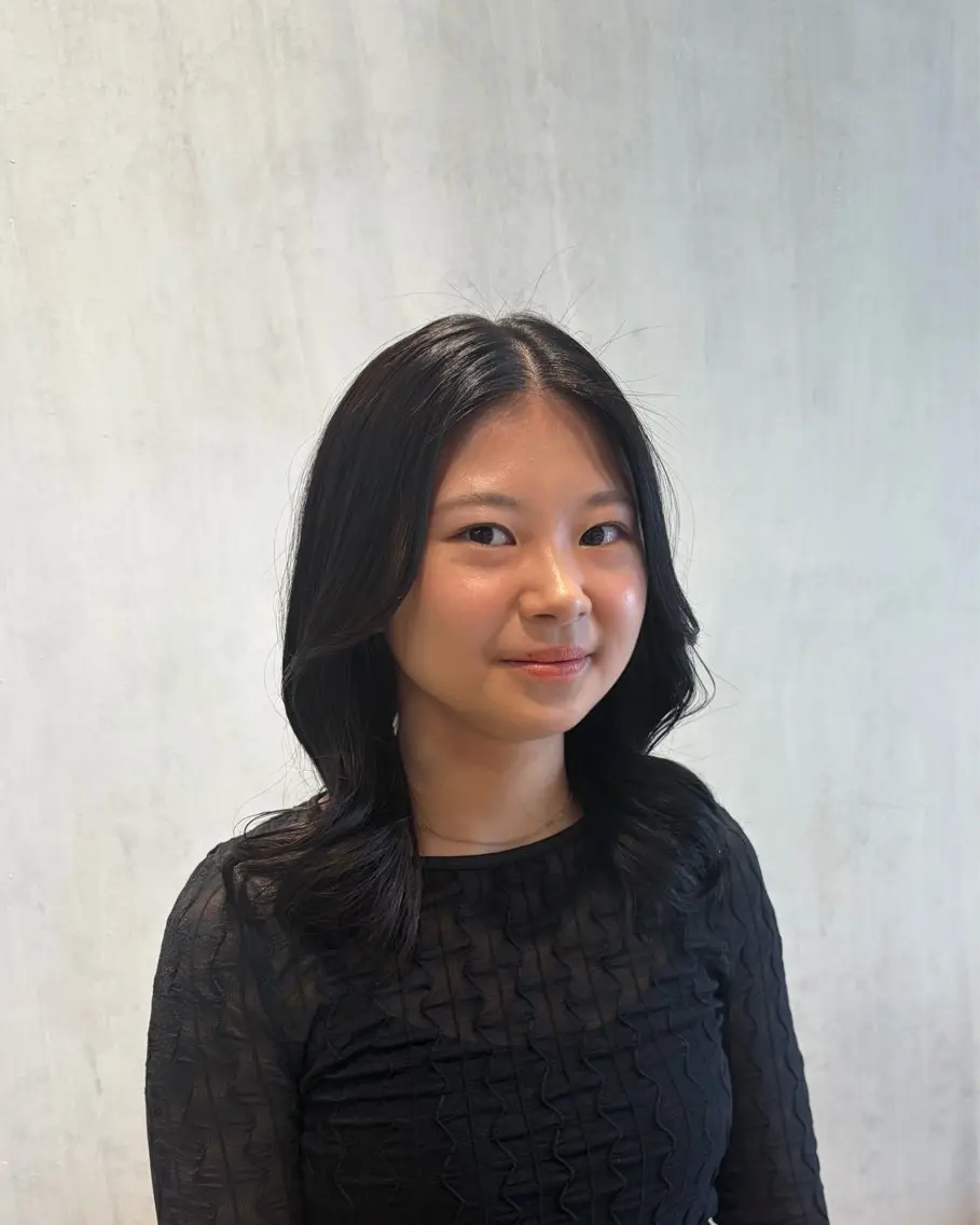 ミディアム カット 久永 香奈子のヘアスタイル