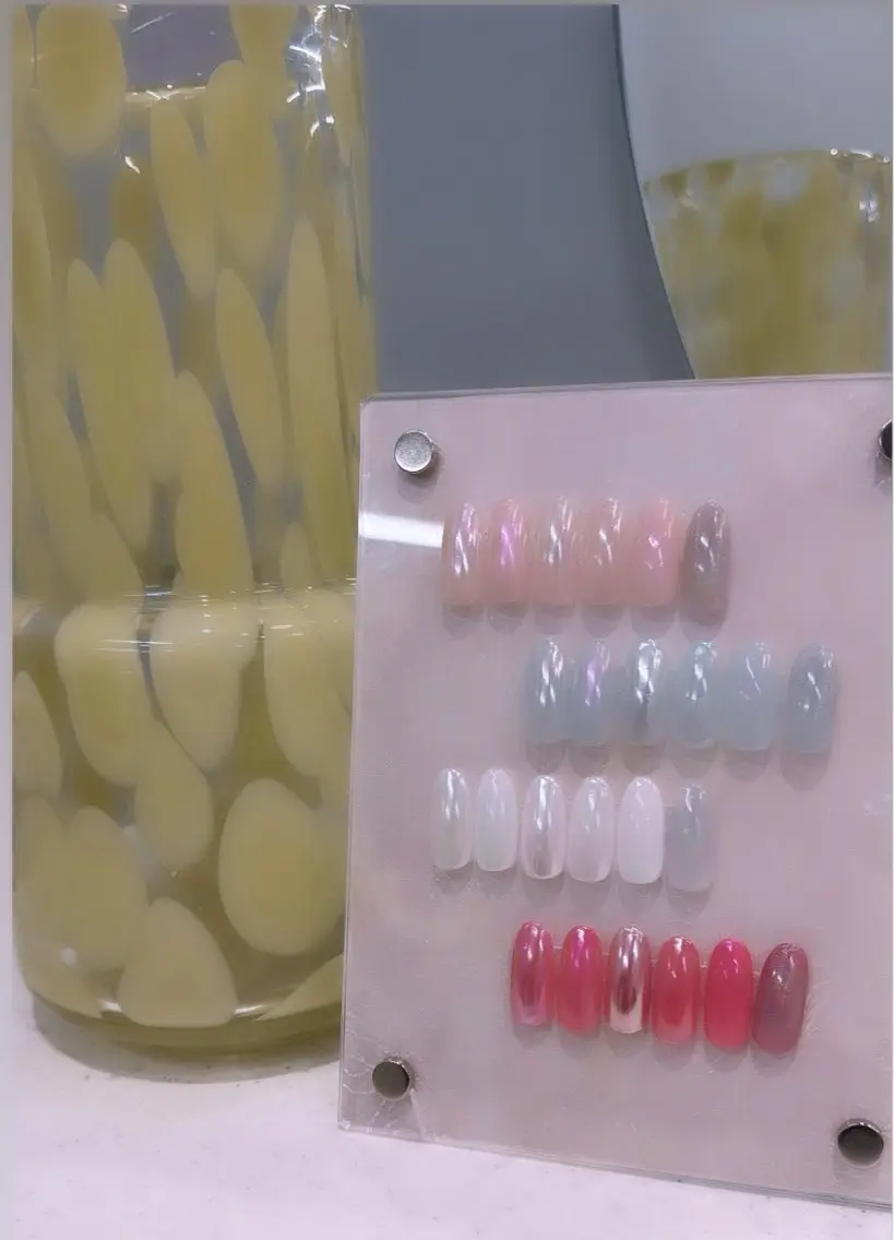 ネイル オーロラネイル キラキラネイル ハンドネイル よこやま🐩💭 eight nailのネイルデザイン