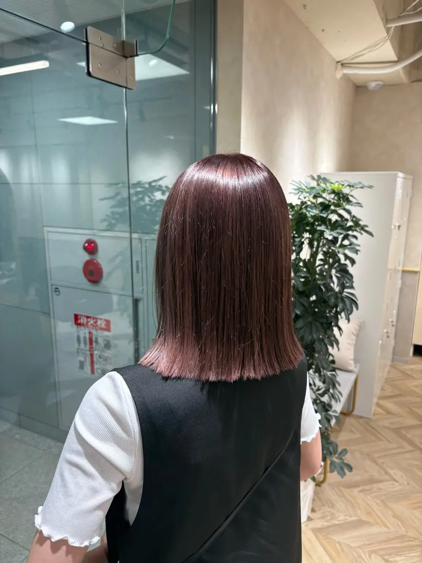 ミディアム ヘアカラー 🩶ハイトーン🖤 URARAのヘアスタイル