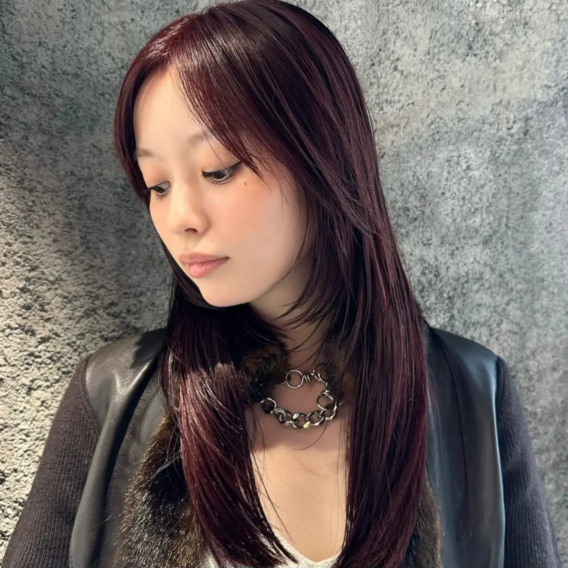 ロング カラー ブリーチ ボルドーカラー ブリーチなしカラー 顔まわりレイヤー レイヤーカット ﾌﾞﾚｲｽﾞ˚✧₊⁎ ﾚｲﾔｰToriのヘアスタイル