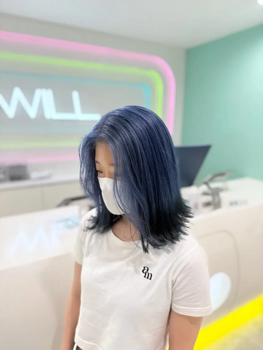ミディアム カラー 🐬艶ハイトーン/ レイヤー/透明感🩵のヘアスタイル
