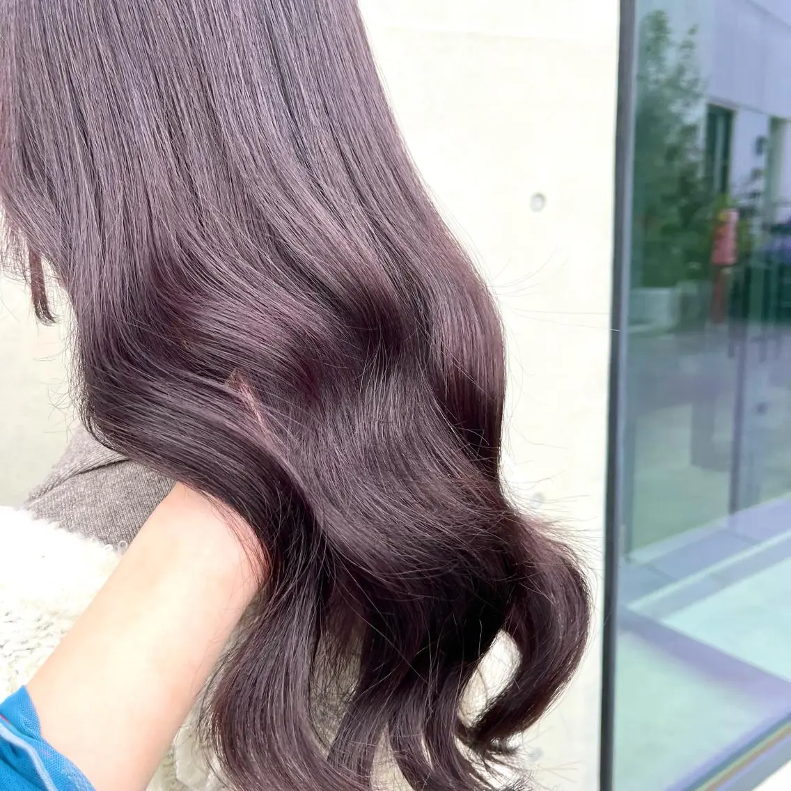 ロング カラー ヘアアレンジ ラベンダーカラー ヘアカラー トリートメント ヘアセット 八巻 晴香のヘアスタイル