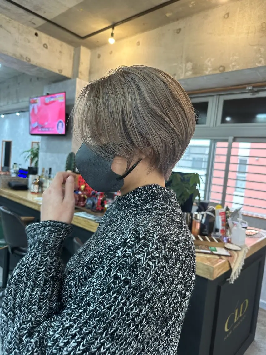 ショート 切りっぱなしボブ ショートボブ ハンサムショート 丸みショート ボブ カット ヘアカラー トリートメント モテ髪/ボブ/ショー ト/アダチフウトのヘアスタイル