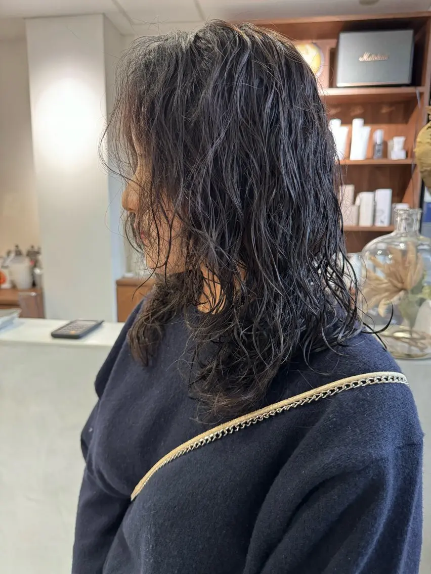 ミディアム パーマ ミディアムパーマ 似合わせカット カット パーマ トリートメント (h)wim ウィムのヘアスタイル