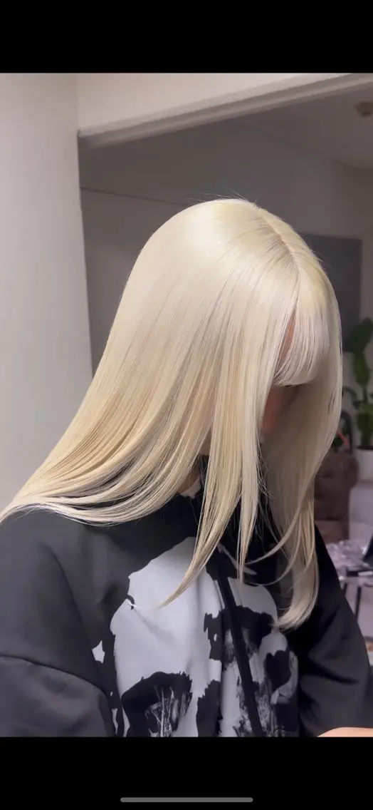 ロング カラー ブリーチ ブロンド 透明感カラー ハイトーンカラー ホワイトブロンド ヘアカラー ‎MOMO/‎ブリー チ/ダブルカラー🖤のヘアスタイル