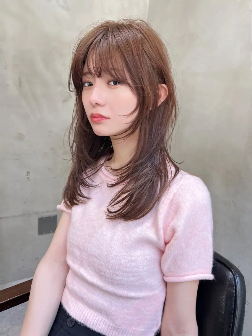ミディアム カラー パーマ ヘアアレンジ ミディアムレイヤー 顔まわりレイヤー 顔周りカット 伸ばしかけ レイヤーカット カット ヘアカラー トリートメント 🌱透明感カラー🌱 レイヤー/コウスケのヘアスタイル