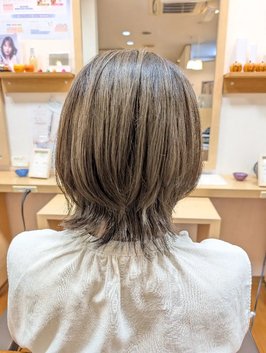 ショート 外ハネヘア ウルフカット カット ヘアカラー 小島 崇子のヘアスタイル