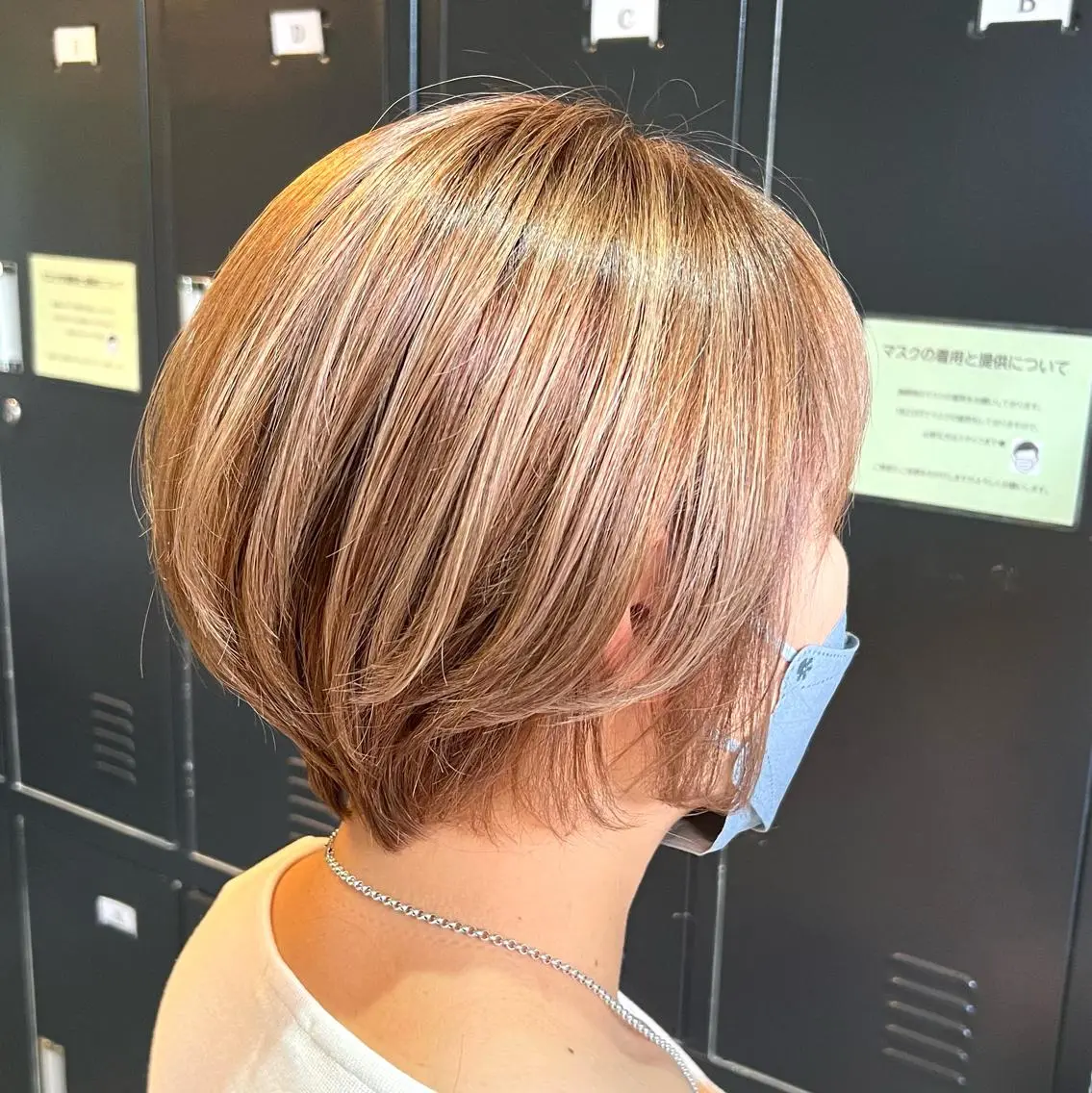 ショート カラー ハイライトカラー ハイライト ヘアカラー FERIA fam 小林勇太のヘアスタイル