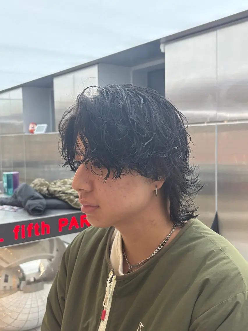ショート パーマ メンズ センターパート メンズパーマ メンズウルフカット ウルフカット 【fifth】上條 巧真のヘアスタイル