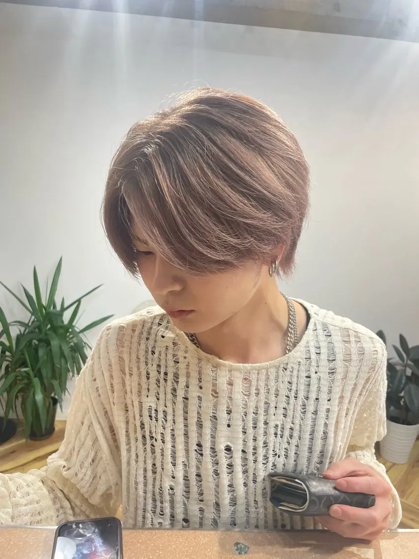 ショート カラー メンズ ベージュカラー ミルクティーベージュ ヘアカラー トリートメント SHOTO ハイトー ン/ブロンドカラーのヘアスタイル