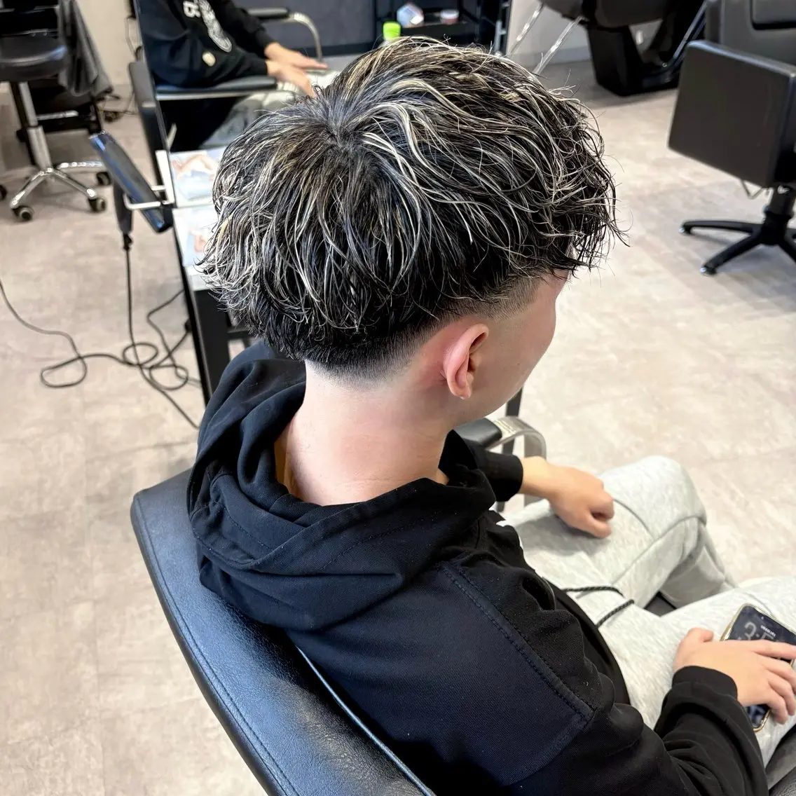 ミディアム カラー パーマ メンズ ミディアムパーマ メンズメッシュ メンズパーマ スペインカール メッシュ カット ヘアカラー パーマ 浜松/メンズサロン/ Yuna🐈‍⬛🫧のヘアスタイル