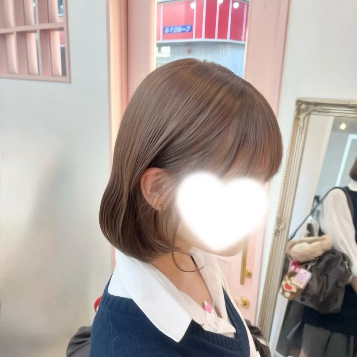 ショート カラー ベージュカラー ブリーチ 透明感カラー モカベージュ ヘアカラー ronmuu／ shizukuのヘアスタイル
