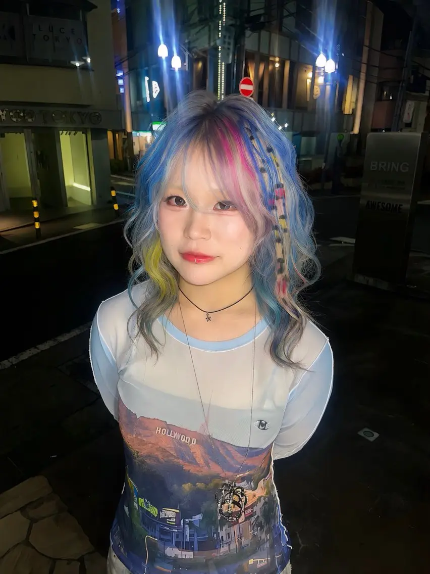 セミロング ヘアカラー デザインカラー🍬✨ 透明感カラー✨ナナのヘアスタイル