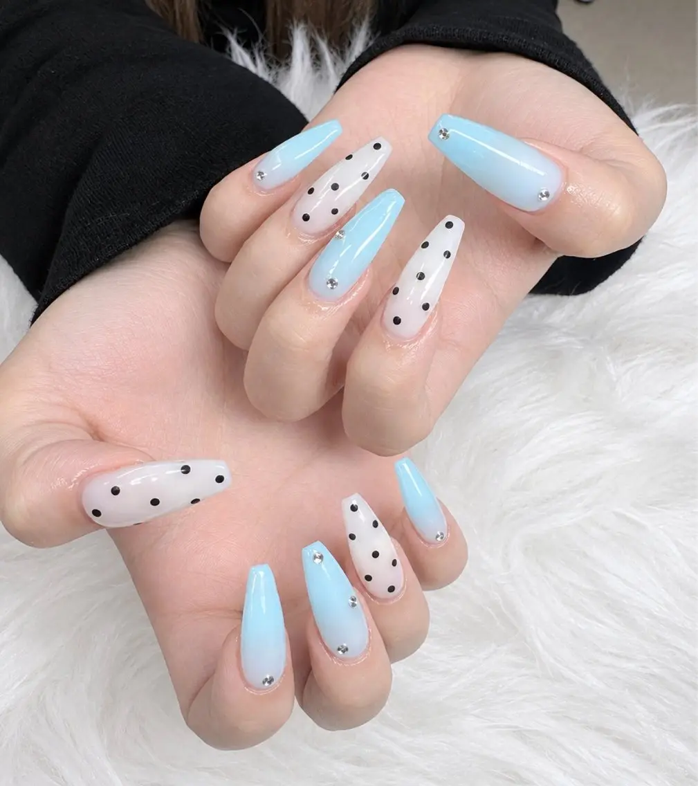 ネイル MIKA RUBY NAIL SLONのネイルデザイン
