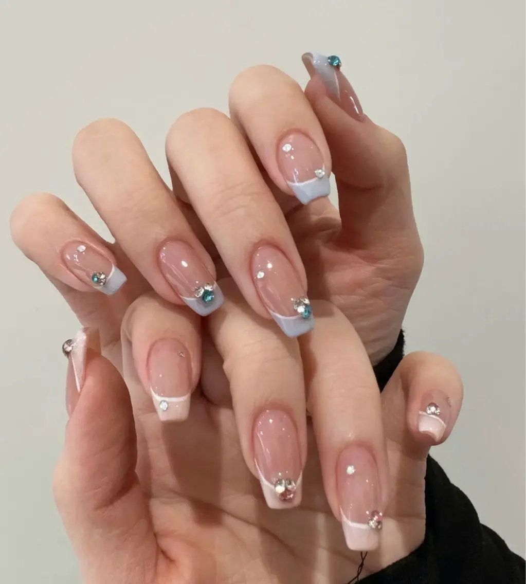 ネイル オーロラネイル フラワーネイル フットネイル フレンチネイル ジェルネイル ハンドネイル BabyYouMi nailのネイルデザイン
