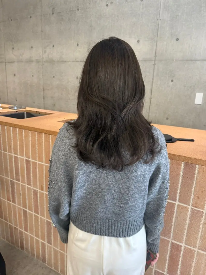 ロング カラー ロングレイヤー アッシュ ベージュカラー ブリーチ 透明感カラー カット ヘアカラー トリートメント 誰より丁寧なカット/ 小林輝/レイヤーのヘアスタイル