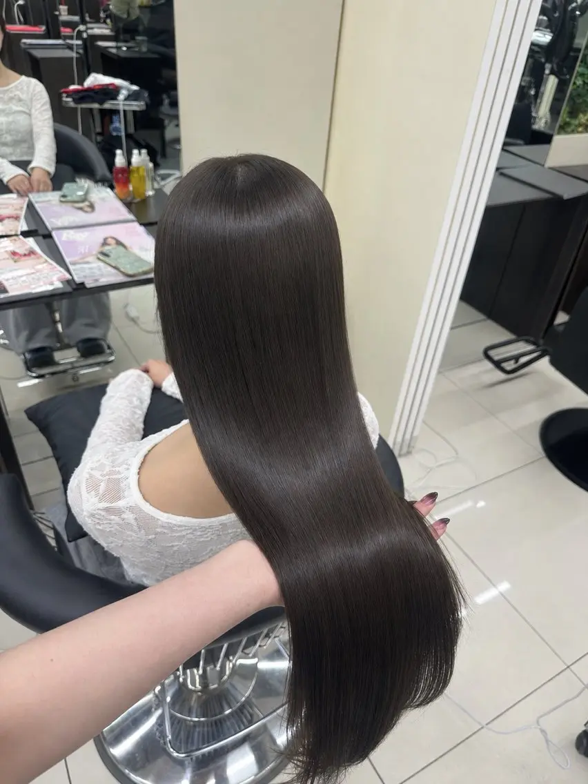 セミロング ヘアカラー トリートメント 𝒔𝒂𝒚𝒂🫧 赤みレス透け感カラーのヘアスタイル