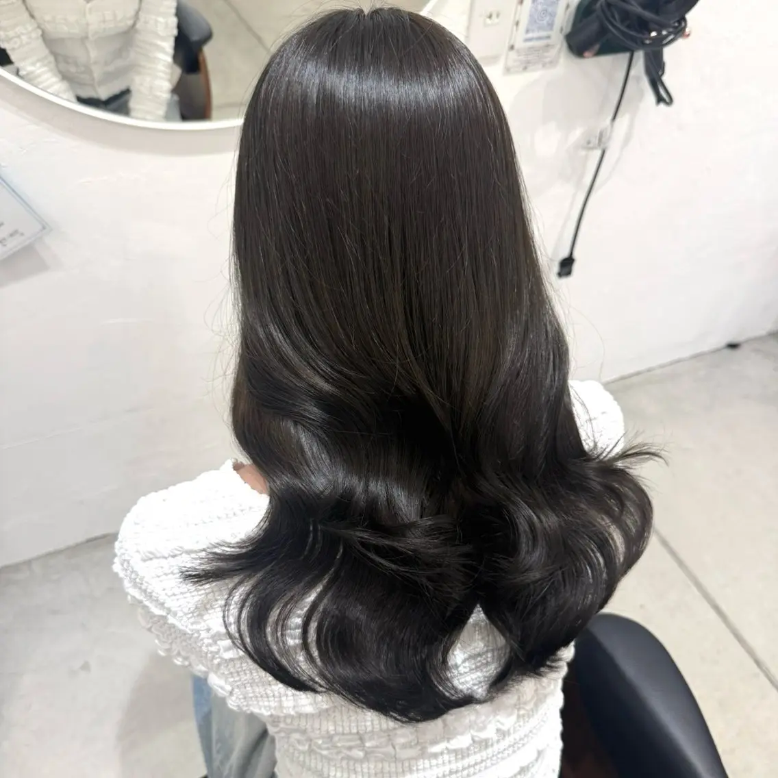 ロング カラー 黒髪 ブルーカラー ブルーブラック 髪質改善 レイヤーカット ももな/レイヤー/ ベージュカラー/駒沢のヘアスタイル