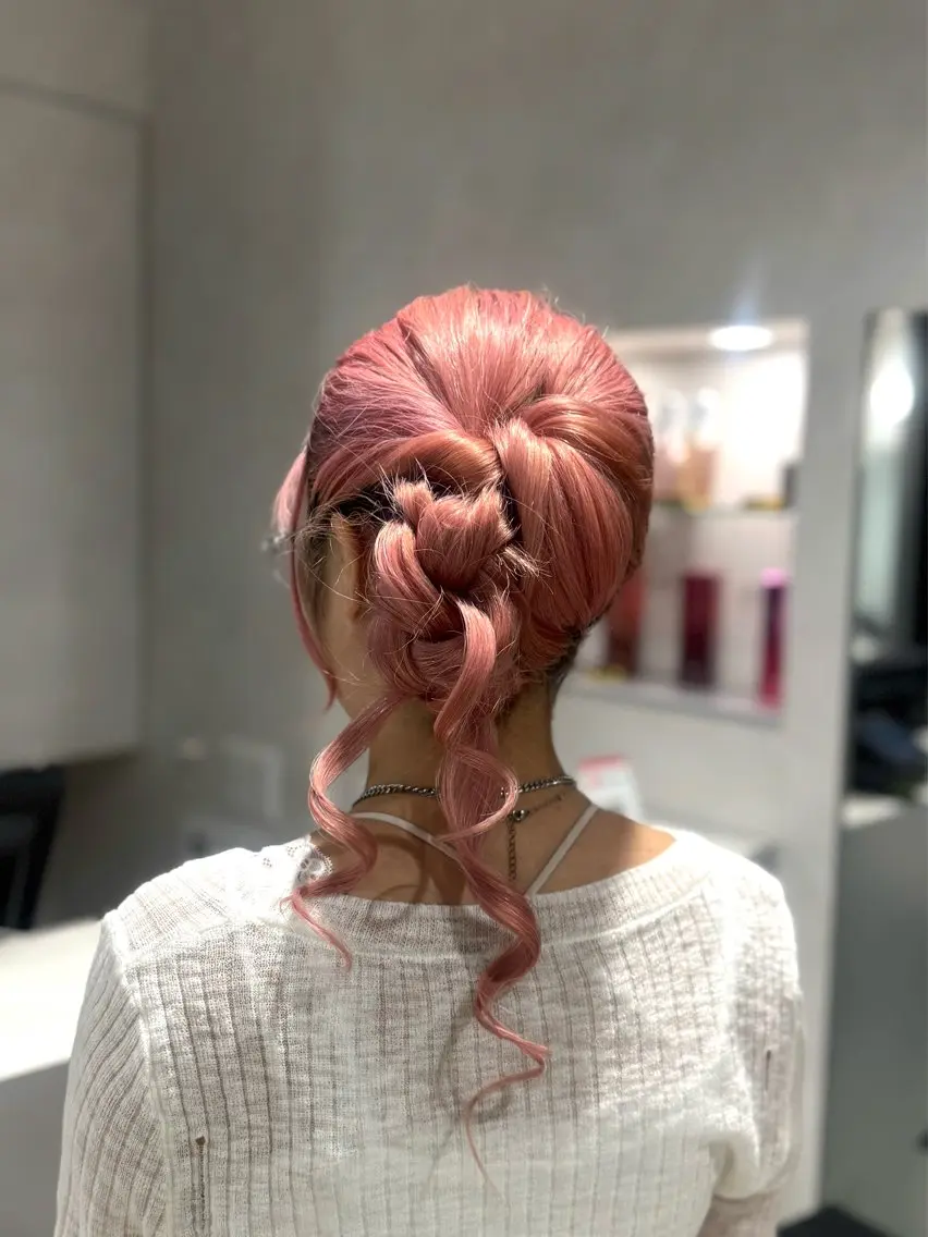 ロング ヘアアレンジ ヘアセット 🐈⬛カチモリ/暖 色/𝐌𝐢𝐤𝐮のヘアスタイル