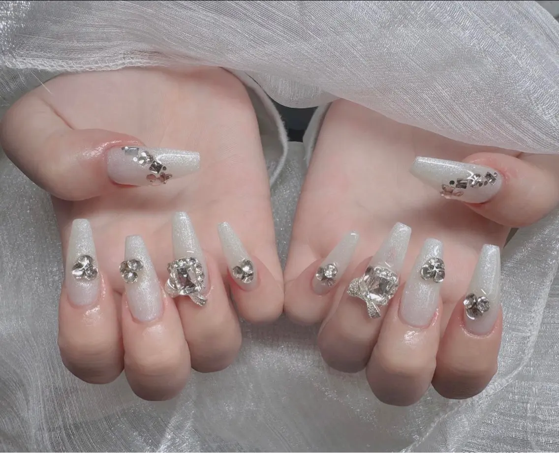 ネイル フレンチネイル ジェルネイル ガラスフレンチ ハロウィン ハート ハンドネイル H.baby Nail Salonのネイルデザイン