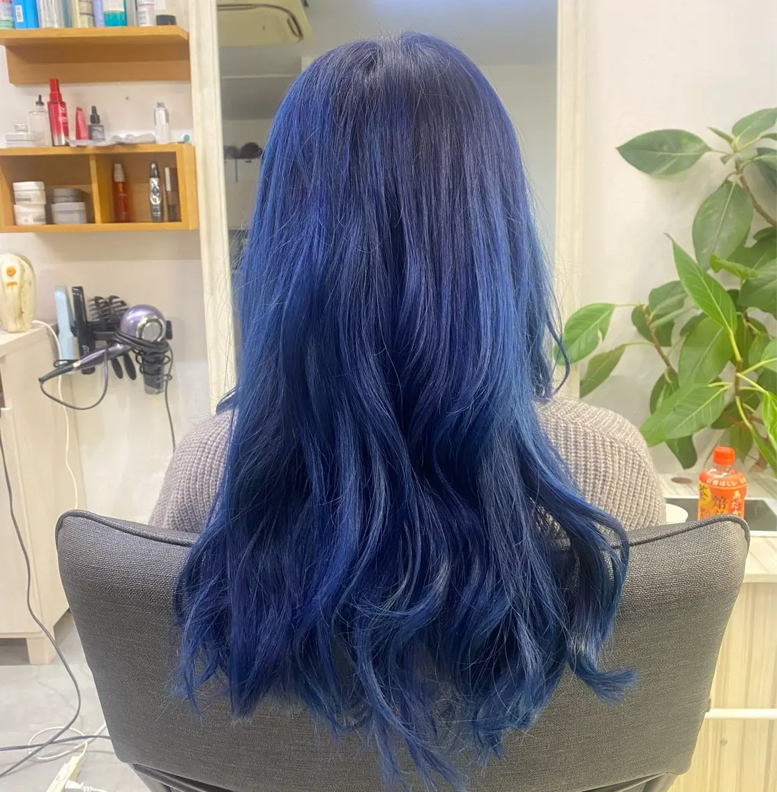 ロング カラー ブリーチ ブルーカラー ヘアカラー doc. 和田のヘアスタイル