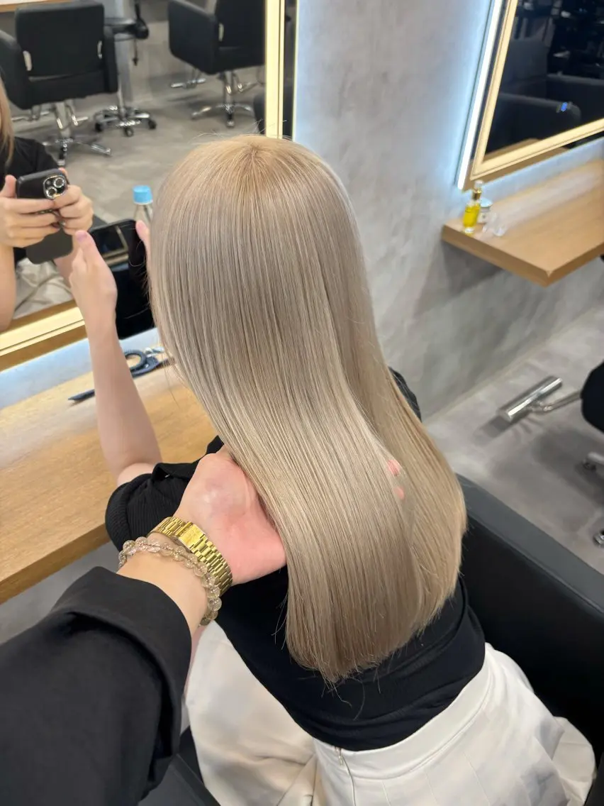 ロング カラー パーマ ヘアアレンジ ヘアカラー トリートメント ヘッドスパ ヘアセット 透明感ブリーチカラー 🌈TOMOHIROのヘアスタイル