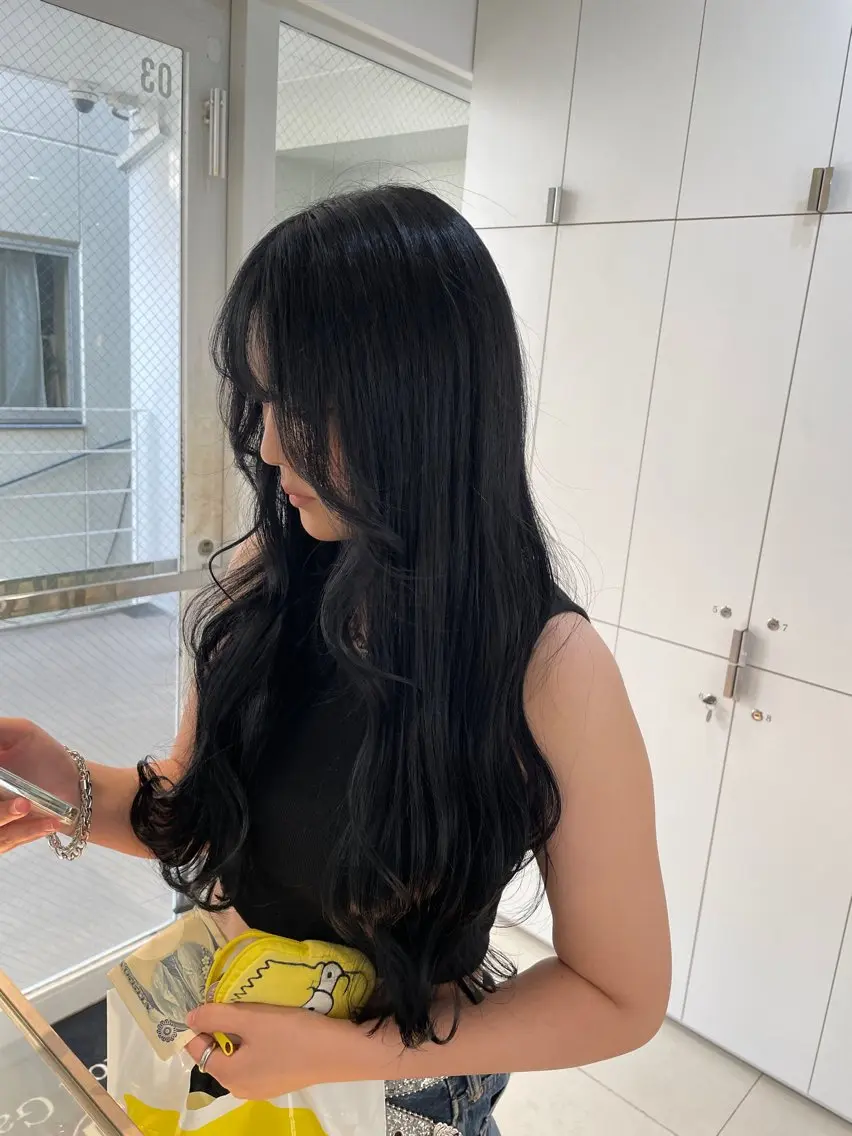 ロング カラー ヘアアレンジ 黒髪 ブリーチ ブルーカラー ブルーブラック 透明感カラー ヘアカラー トリートメント ヘッドスパ ヘアセット 艶髪✨寒色カラー✨ 翁長孝輔のヘアスタイル