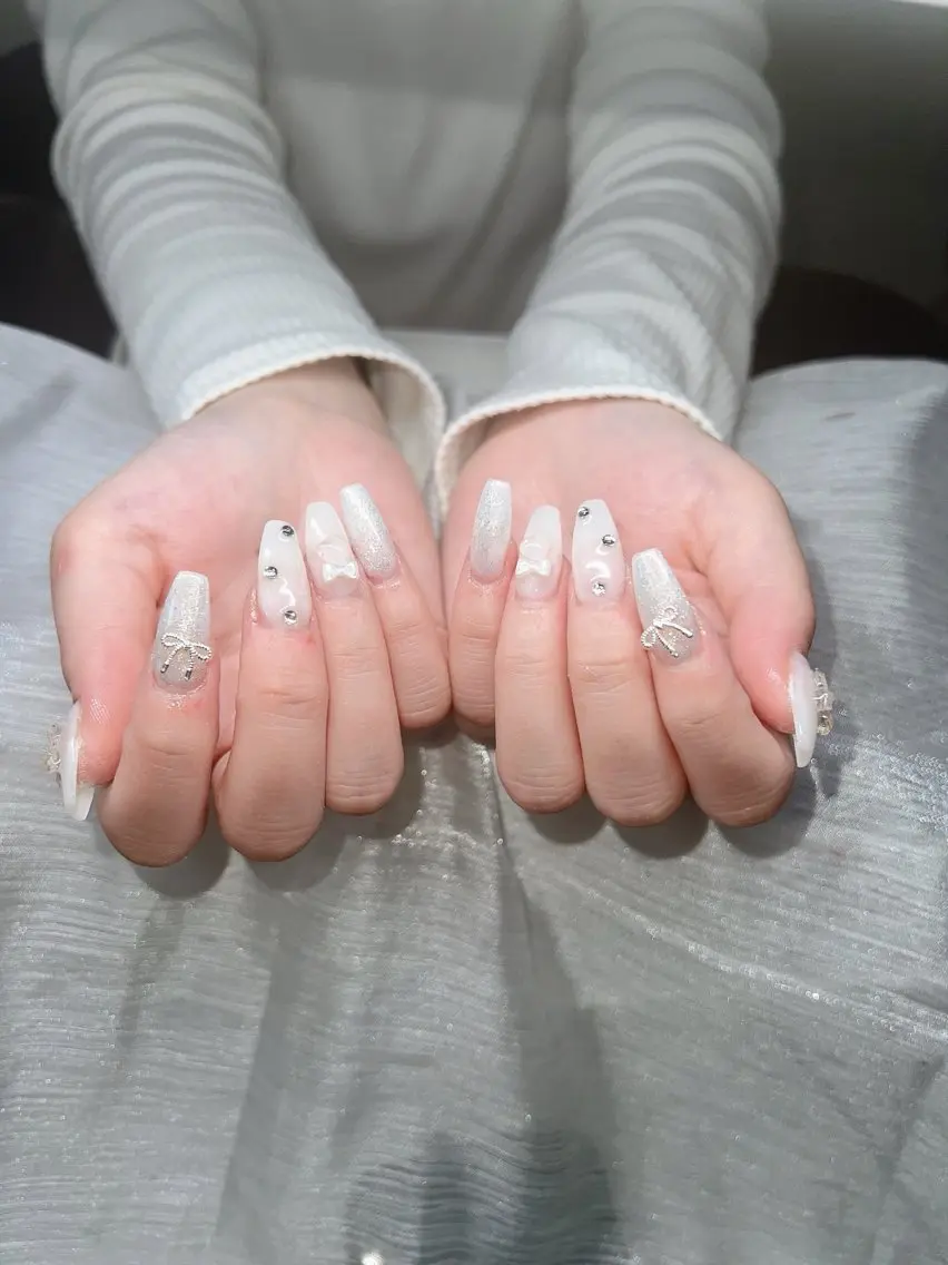 ネイル 長さ出し グラデーション 卒業式 キラキラネイル マグネットネイル Lee Nails チップ長さだし専門店のネイルデザイン